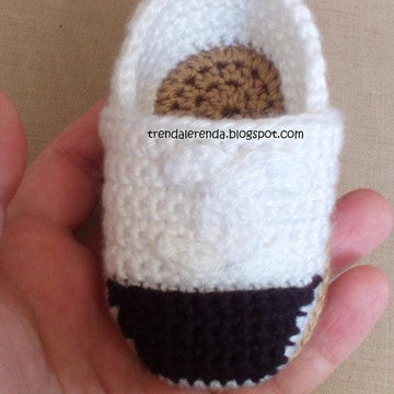 Alpargatas de crochet de Chanel para bebé.