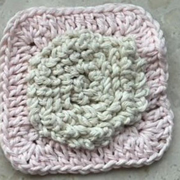 Pretty flower granny square