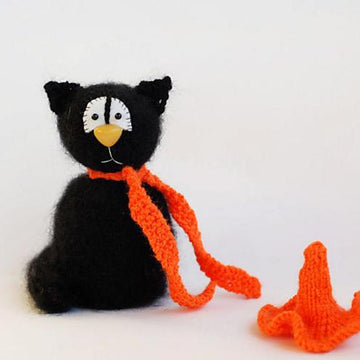 Black Cat in the orange Hat - halloween knitting pattern (knitted round)