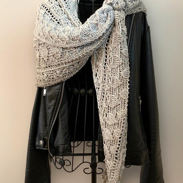 Flat Triangular Scarf "Admete"