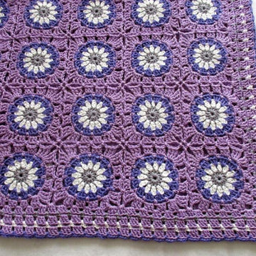 Daisy garden baby blanket