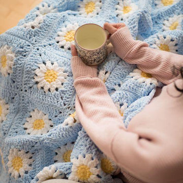 Plush Daisy Blanket