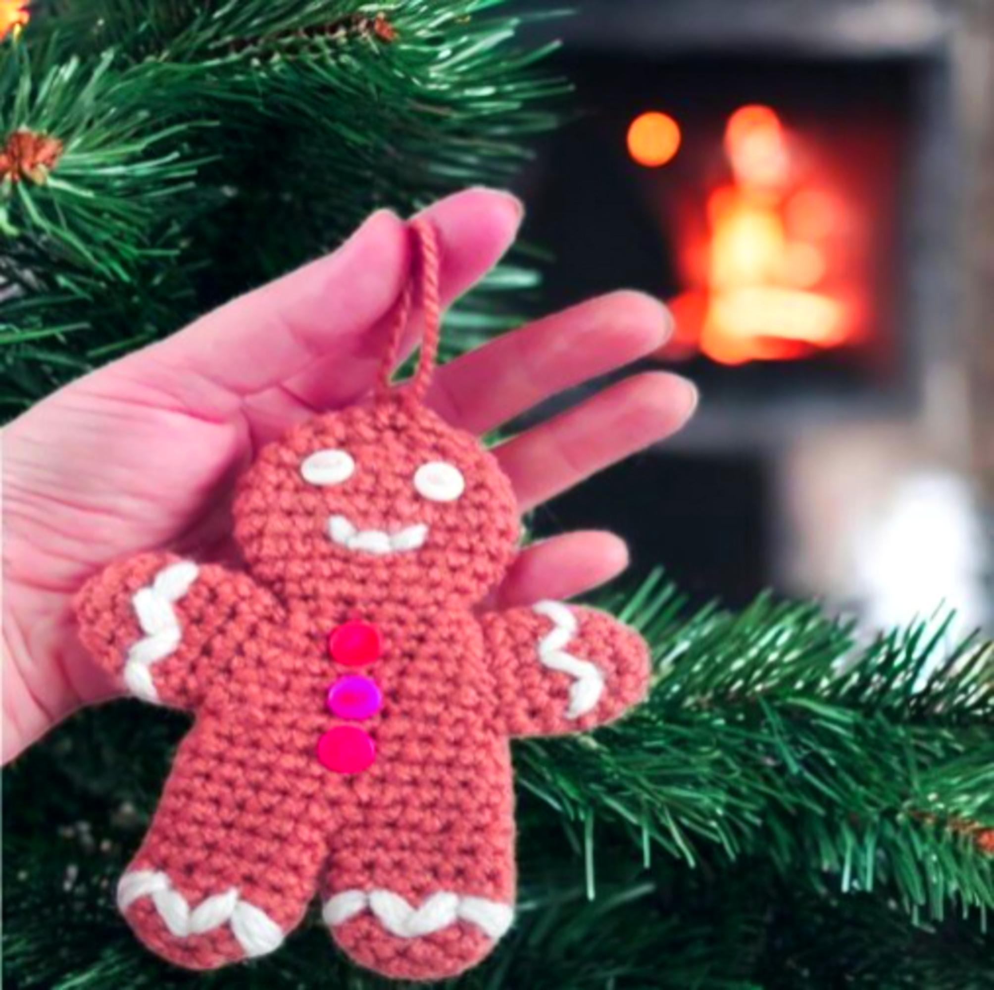 Gingerbread Ornament Crochet Pattern: DIY Christmas Tree Decor