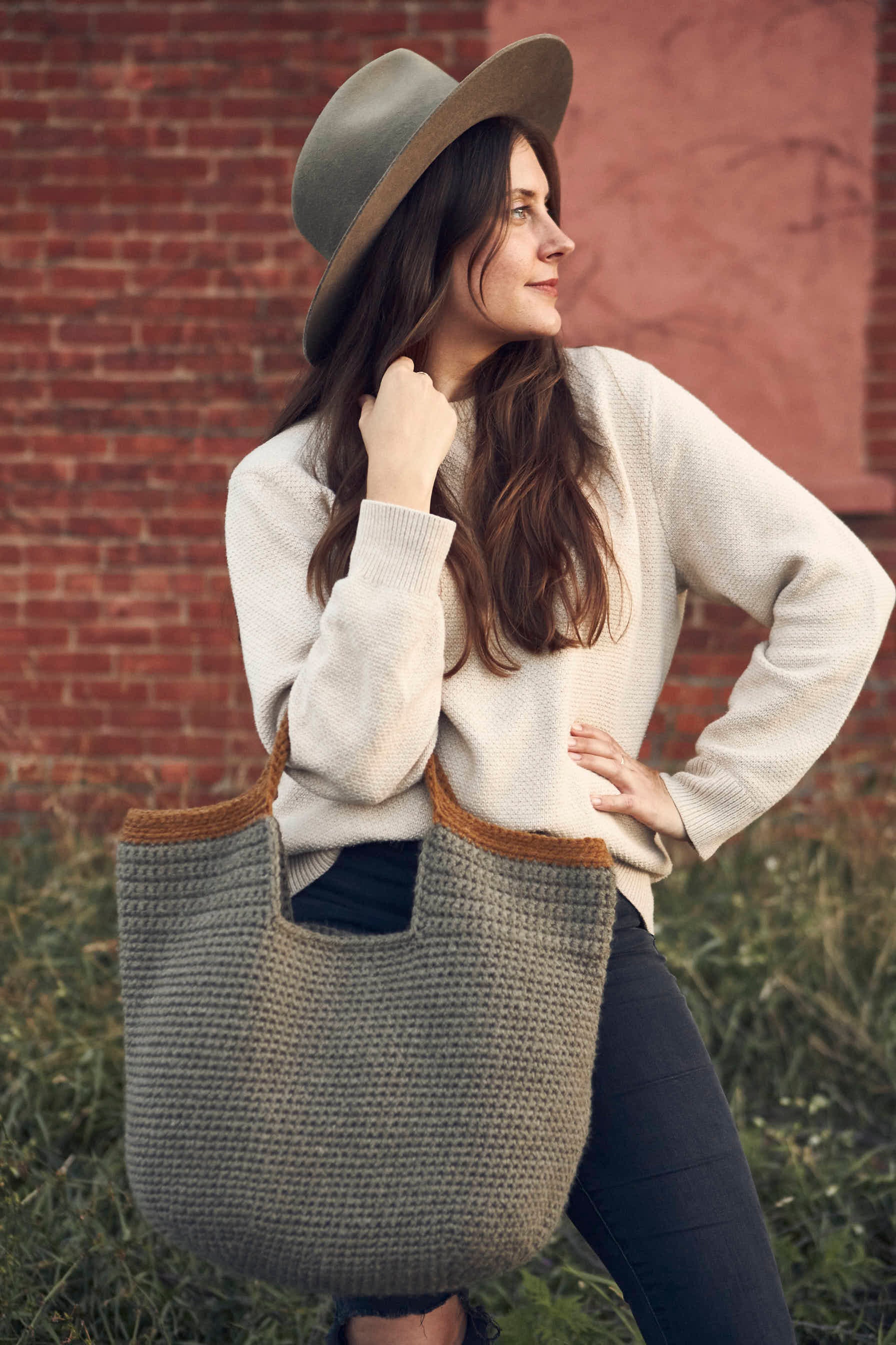 Huntington Carryall in Lion Brand Hue & Me - M20283-TWH - Downloadable PDF