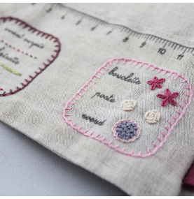 Un Chat Dans L'Aiguille 'Travaux de Dames' Needle Book Embroidery Kit