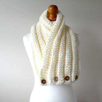 A04 Maisie Cowl