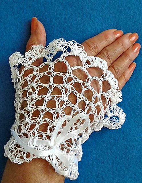 1037-White Wedding Lacy cuffs