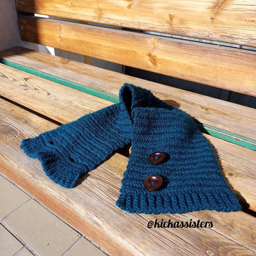 Cowl with buttons for men
