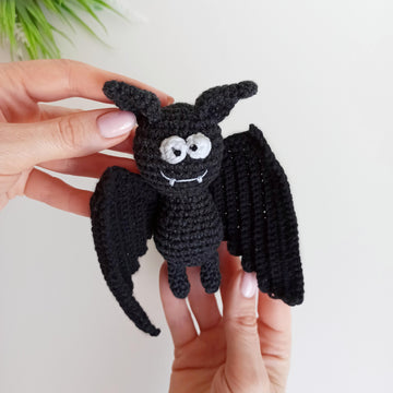 Bat crochet pattern, Halloween crochet decor
