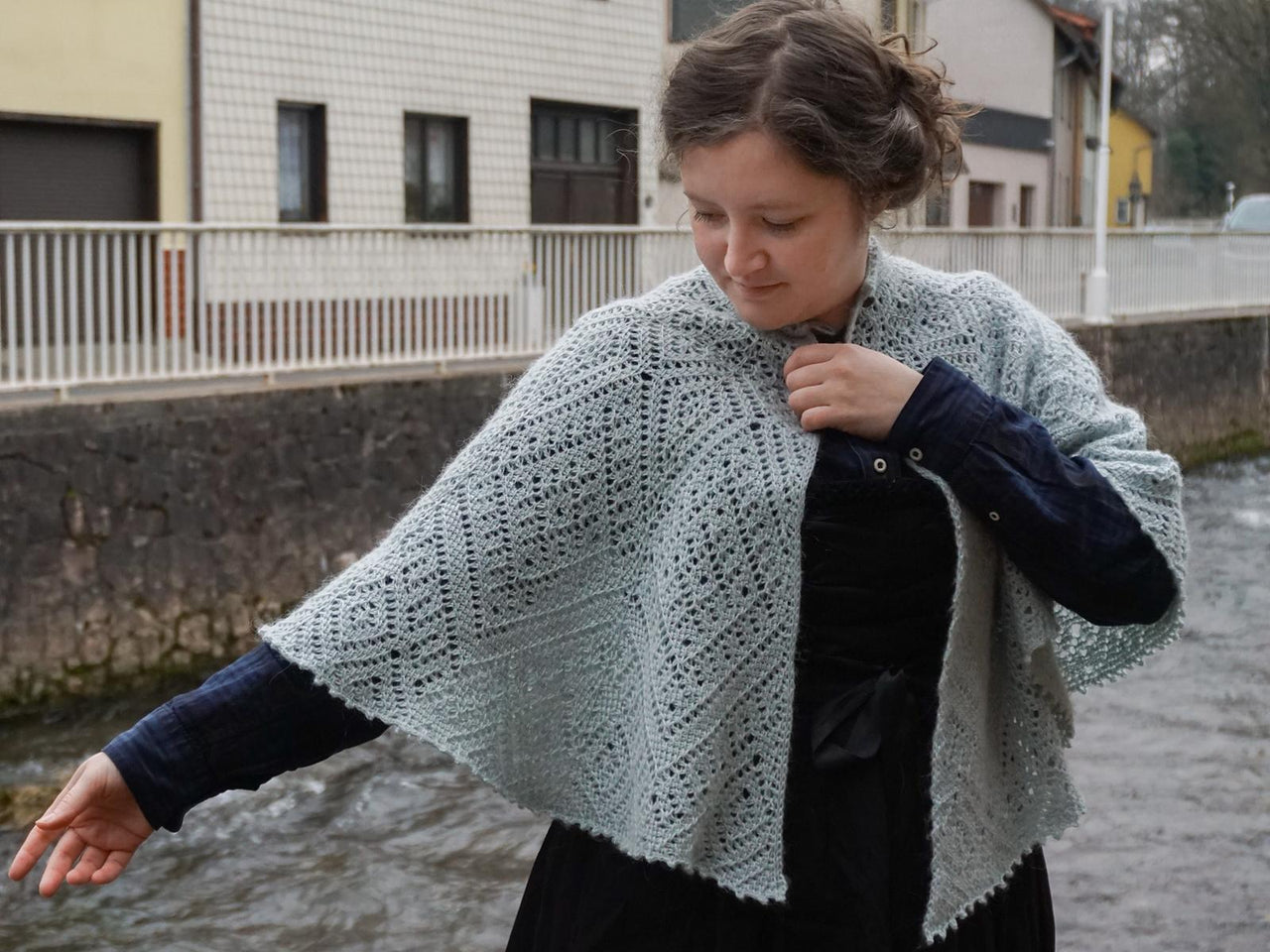 Jolly larimar shawl