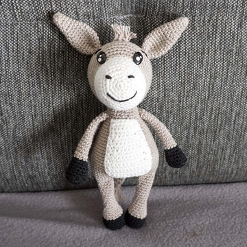 Crochet Pattern for the Pretty Donkey Valentin!