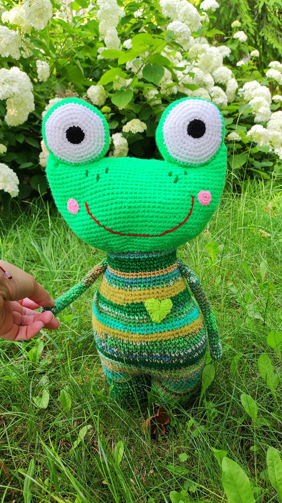 Scrap yarn Frog