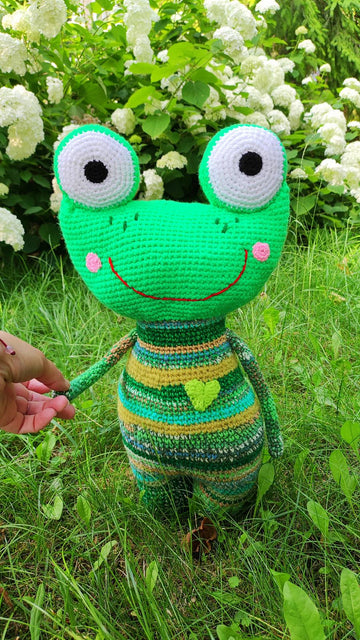 Scrap yarn Frog