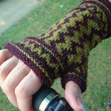 Zigzag Study Hall: Fingerless Mitts