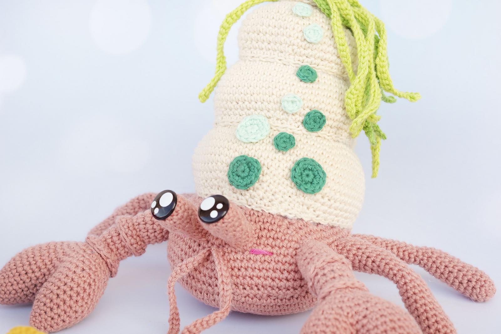 Hermit crab mom and her babies