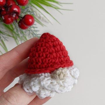 Christmas gnome ornament easy crochet pattern