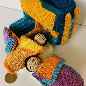 Amigurumi dollhouse double bed