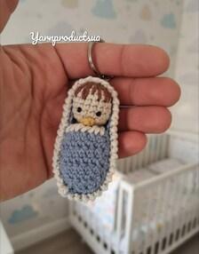Baby in Cocoon Keychain English_US