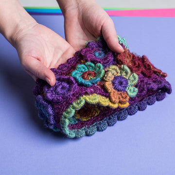 Lovers of flowers ear warmer