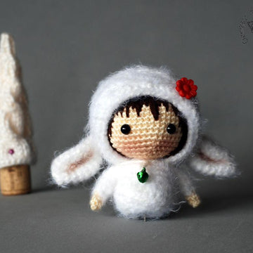 White Sheep crochet Doll. Tanoshi series toy.