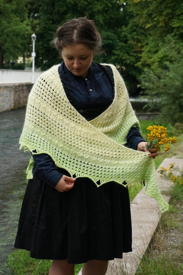 Tranquil peridot shawl