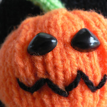 SPOOoooKY HALLOWEEN MITTENS