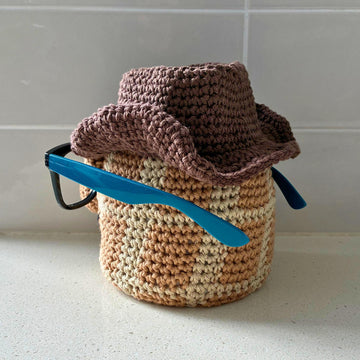 PEANUT GLASSES HOLDER