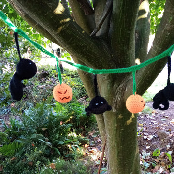 Crochet halloween wreath and bunting