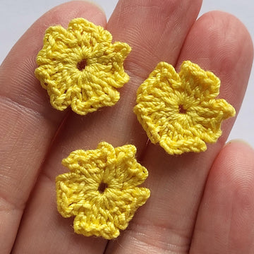 Small crochet flower