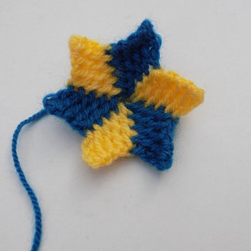 Adjustable Crochet Flower (3+ Petals)