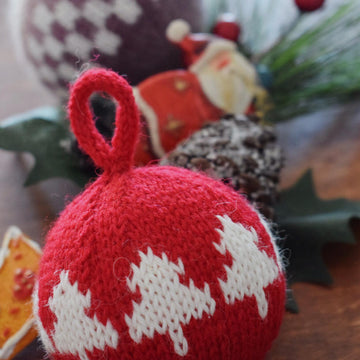 Knit Christmas ornaments
