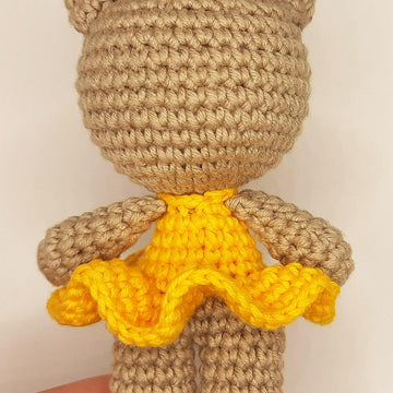 Amigurumi cat in dress