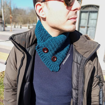 Cowl with buttons for men