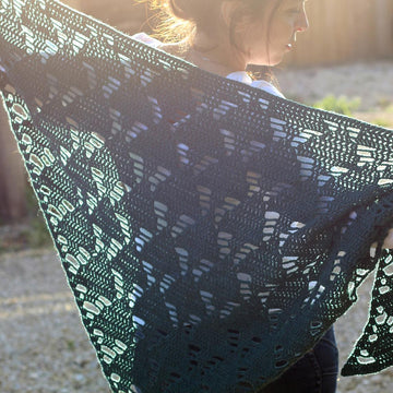Under the tree shawl