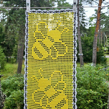 Bee Table Runner