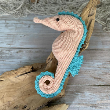 Yoyo the Seahorse Amigurumi