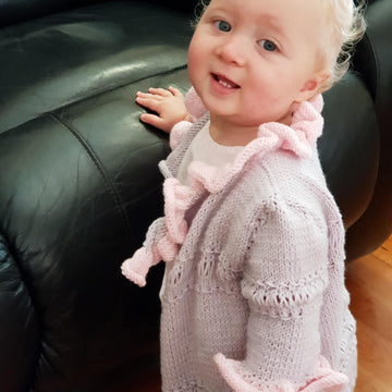 Frilly opened cardigan