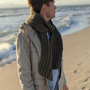 Classic Ribbed Men's Scarf