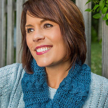 Reversible Cabled Cowl in Two Sizes #701