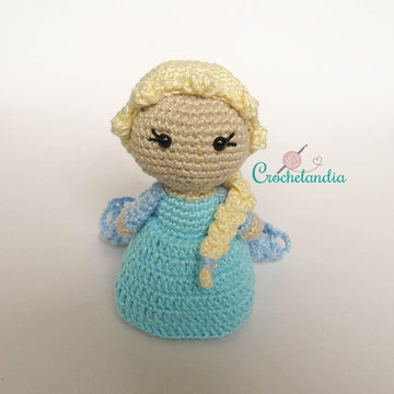 Elsa and Anna amigurumi dolls - crochet patterns by Crochelandia