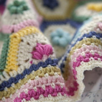 Daisy Puffs Blanket