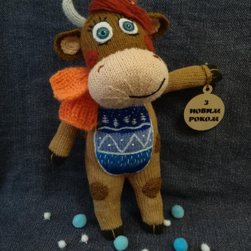 Toy Knitting Patterns - Knit a plush figurine of a cow, a farm animal