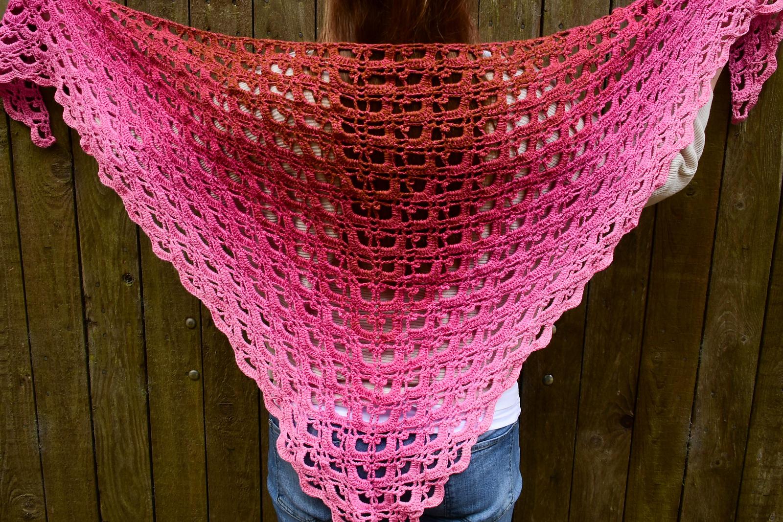 Triangular shawl "Cupcake"