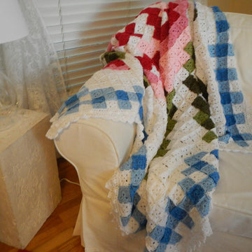 La Vie en Rose Afghan with Border