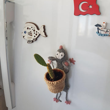 Hanging mouse planter