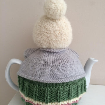 Knitting Nana tea cosy