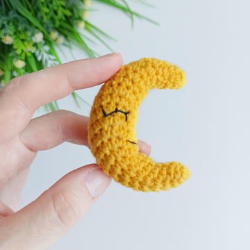 Crochet moon pattern, amigurumi crescent moon