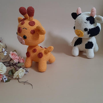 The little Cow and Giraffe