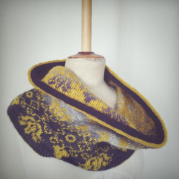 The Queen Bee Cowl