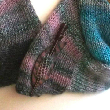 Entrelac shoulder hugger